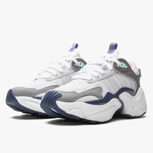 Adidas Originals WMNS Magmur Runner White Gray Blue Size 7